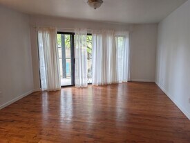 Building Photo - 910 NW Naito Pky