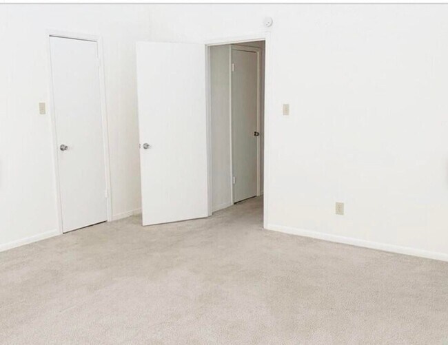 Building Photo - 11203 Shannon Hills Dr