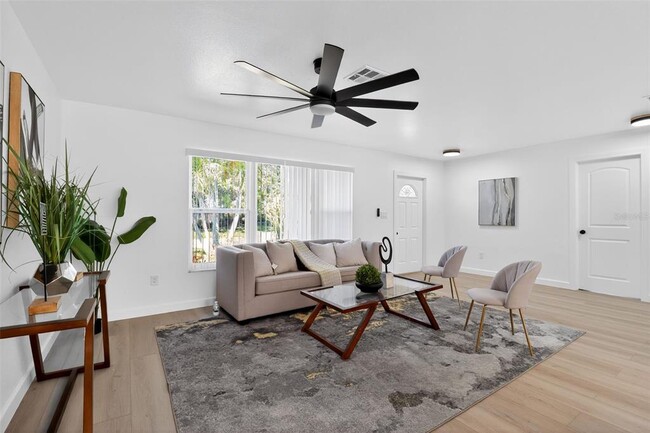 Building Photo - 4210 Palm Dr