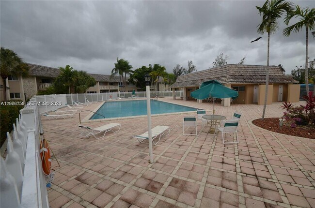 Building Photo - 7440 Miami Lakes Dr