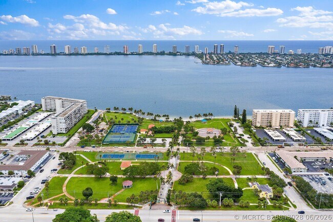 Building Photo - 301 Lake Shore Dr