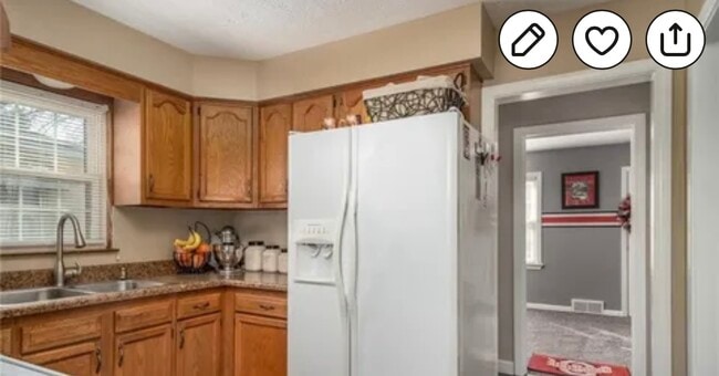 Building Photo - 2669 Shelburn Ave