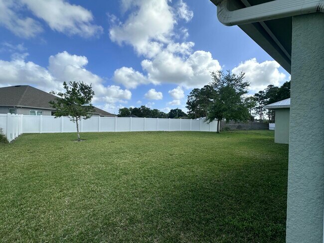 Building Photo - 5323 NW S Lanett Cir