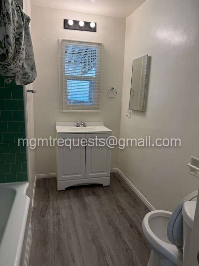 Building Photo - 4228 Tenth St, Unit 4228