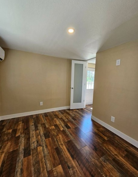 Building Photo - 2581 Oleander St