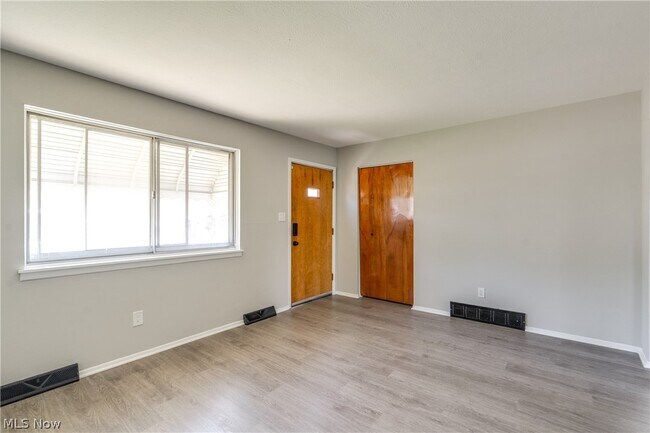 Building Photo - 4436 E 158th St