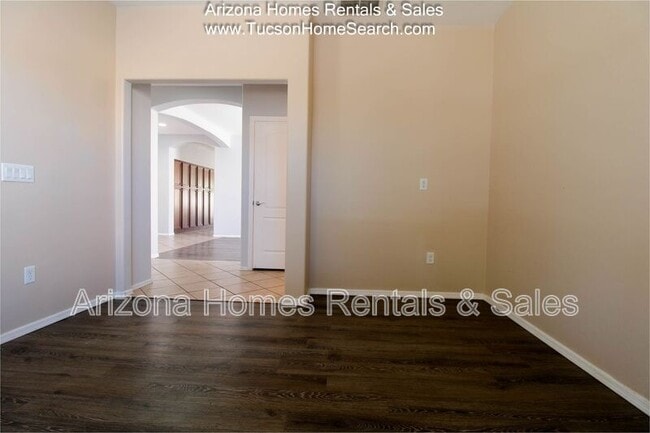 Building Photo - 732 West Camino Tunera