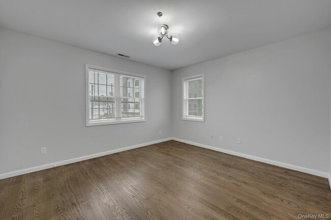 Building Photo - 115 Halstead Ave