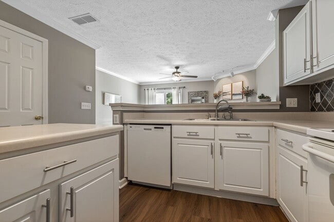 Building Photo - 650 Flintlock Ct