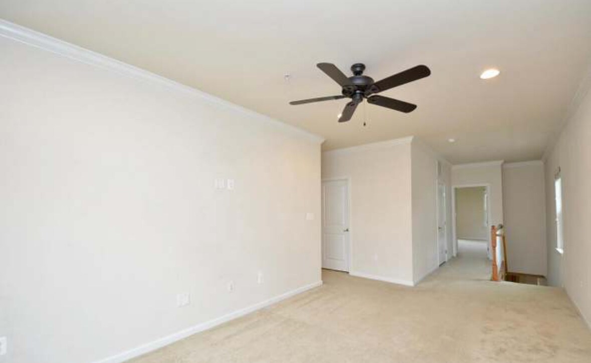 Building Photo - 904 Hall Station Dr