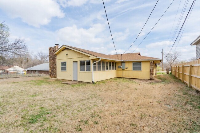 Building Photo - Bright and clean 3 bedroom home!