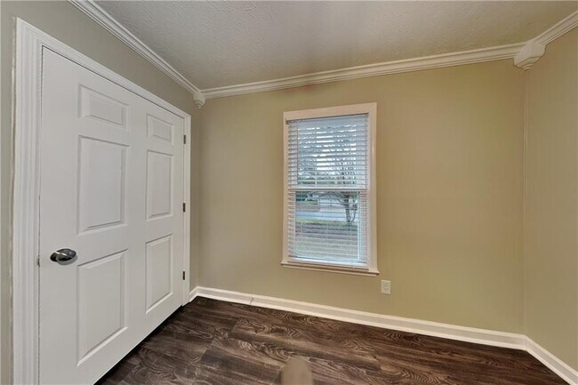 Building Photo - 1102 Canterbury Ln