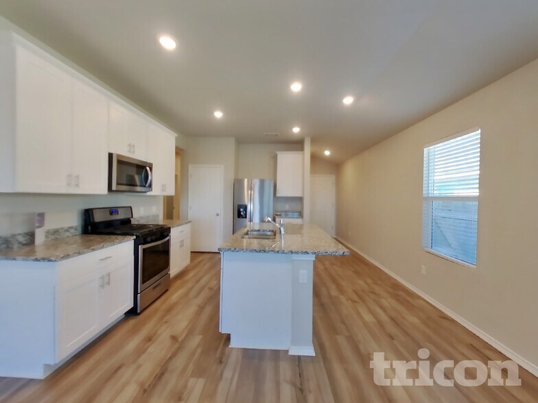 Building Photo - 5125 Sidesaddle Dr