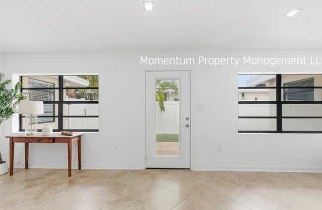 Building Photo - Gorgeous 4 Bedroom in Dunedin! Full Upgraded w/ a Pool!! Don't Miss Out!!