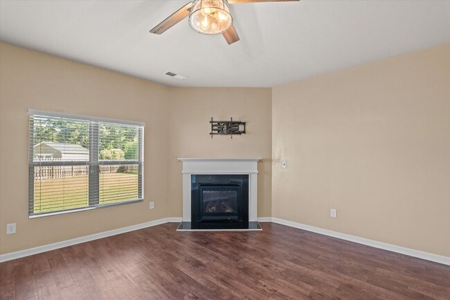 Building Photo - Great 5 Bedroom Home in Evans