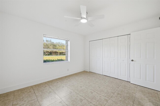 Building Photo - 3228 Coral Ridge Dr