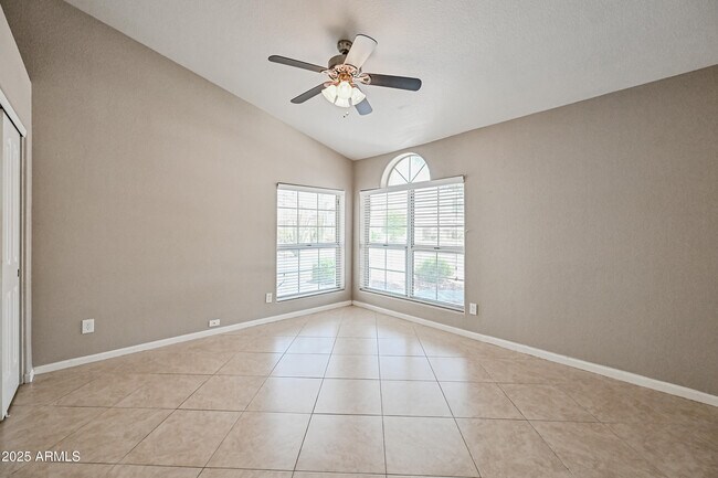 Building Photo - 3830 E Tanglewood Dr