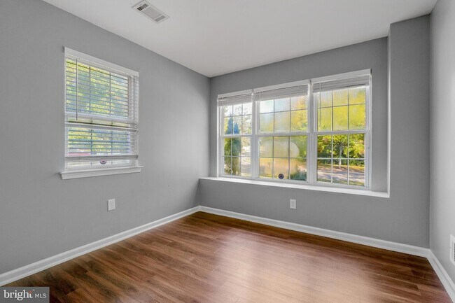 Building Photo - 9503 Fletcher Ave