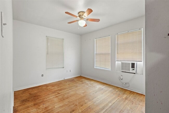 Building Photo - 5515 Flamingo Dr