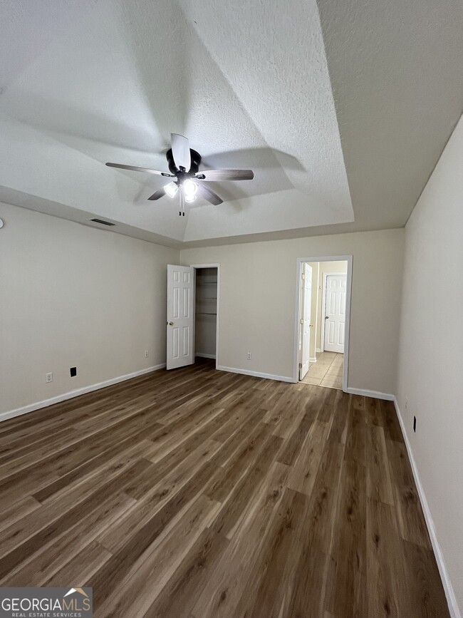 Building Photo - 207 Royal Palms Ave