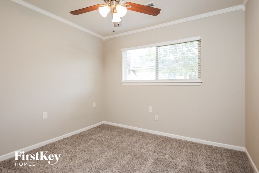 Building Photo - 304 Pembrook St