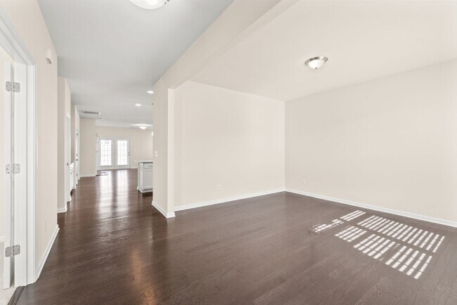 Building Photo - 3 Bedroom Home in Belmont!