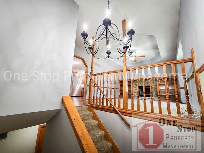 Building Photo - 4 bedroom, 2.5 bathroom, 2 car garage home...