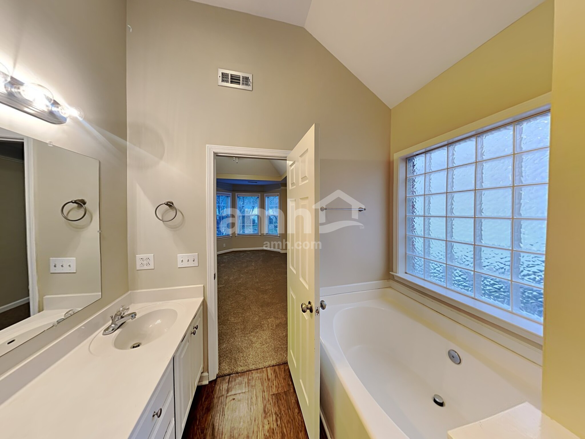Building Photo - 4012 Wellington Ct