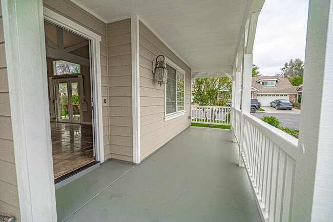 Building Photo - COMING SOON! Charming 2-Bedroom Home with a Versatile Loft in The Bungalows of Valencia!