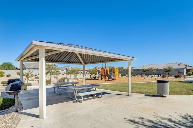 Building Photo - 17056 W Red Bird Rd