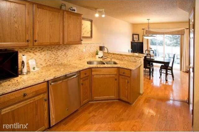 Building Photo - 2 br, 2 bath Townhome - 7845 Autumn Ridge Ave