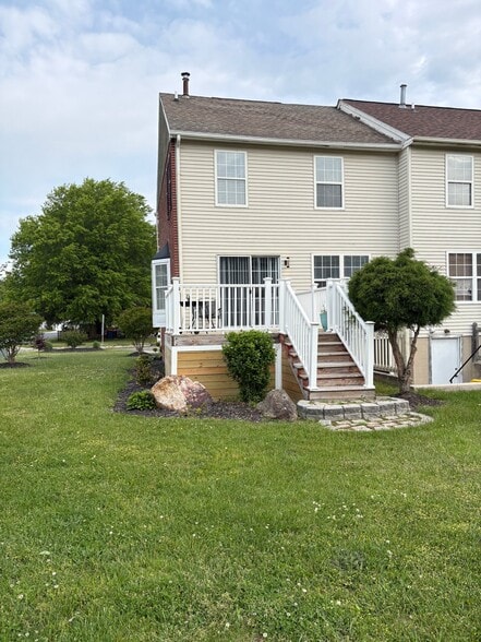 Building Photo - 2 Fair Wind Pl