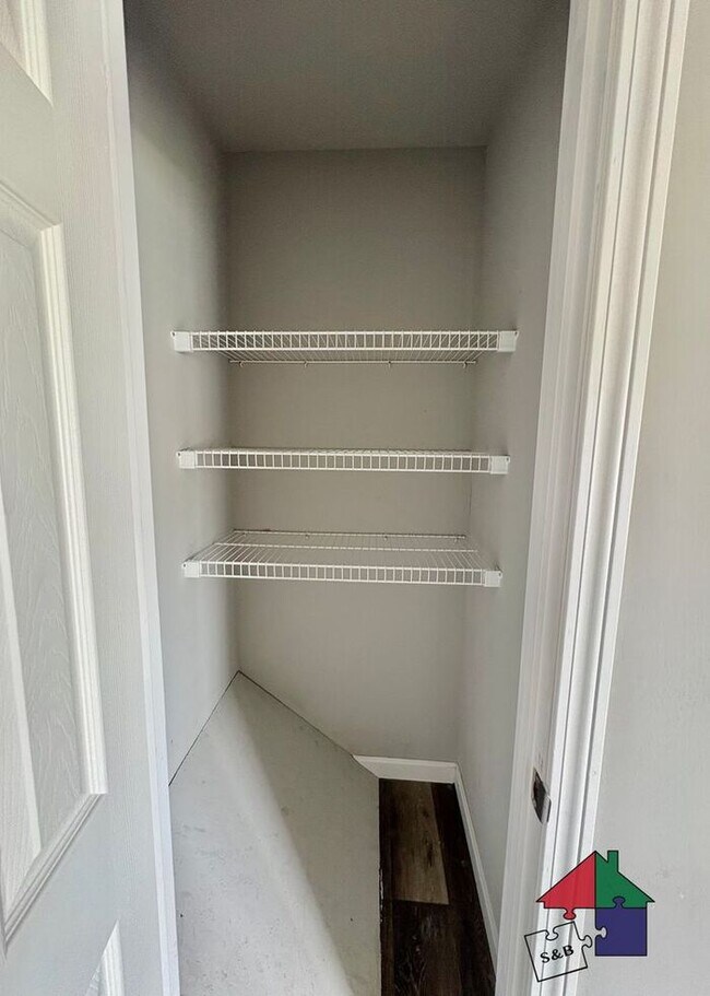 Building Photo - Room to Relax: 3BR/2.5BA Townhome in Milton