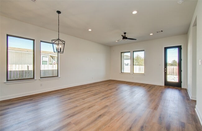 Building Photo - 1248 Rd 5802