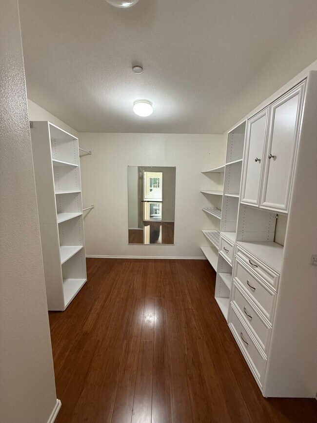 Building Photo - Large North Oxnard Home for Rent