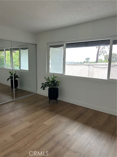 Building Photo - 366 Miraleste Dr