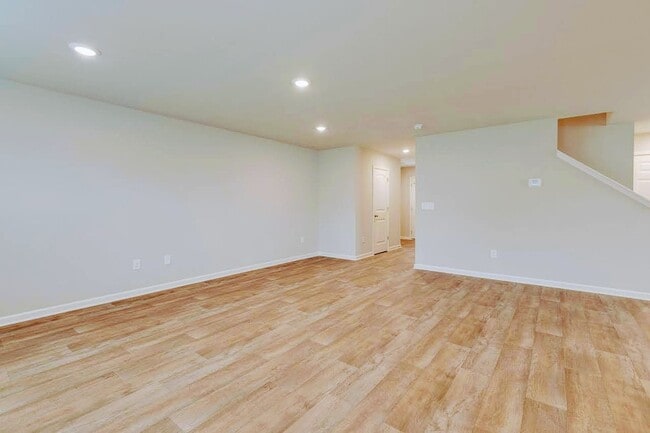 Building Photo - Beautiful Rental Home Features 5 Beds/3.5 ...