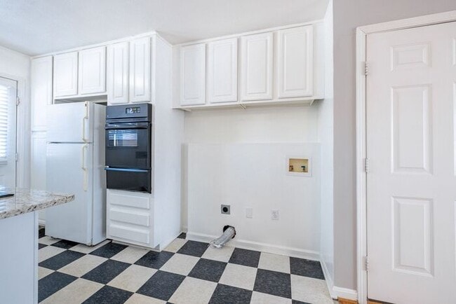 Building Photo - Open House- Friday 3/20/2026 and is there a way you can also add to the description ? $1250 CREDI...