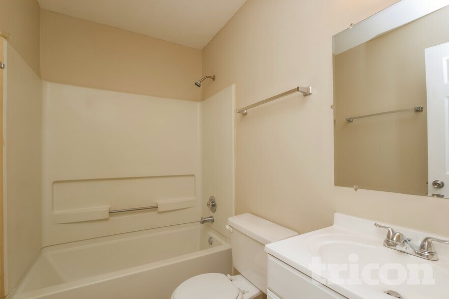 Building Photo - 2198 Colony Dr