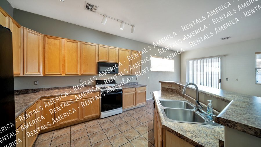 Building Photo - 76 N Desert Stream Dr