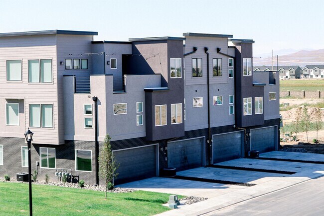 Building Photo - 557 W 1810 N