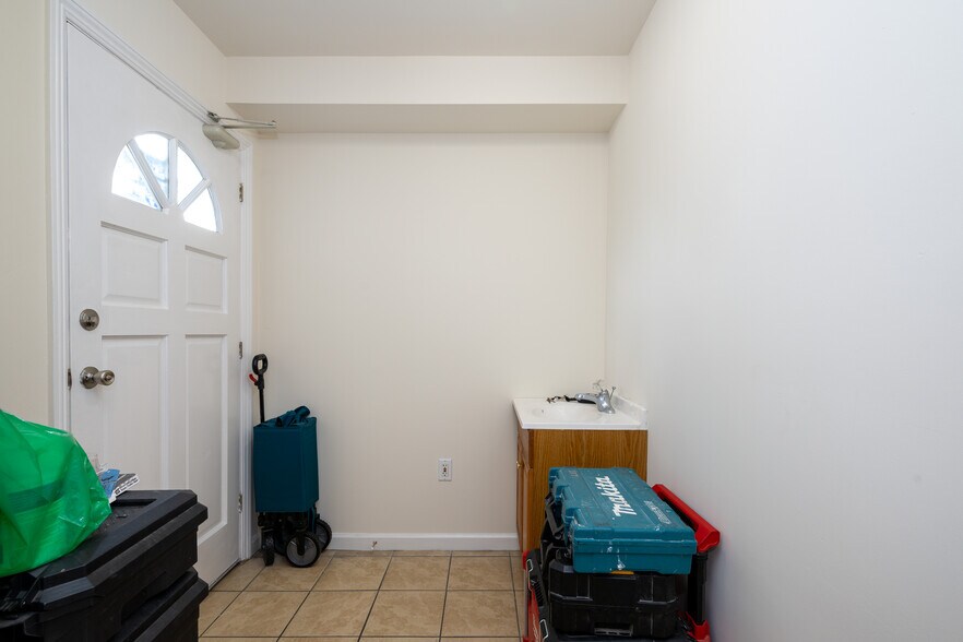 Building Photo - 481 Monterey Blvd