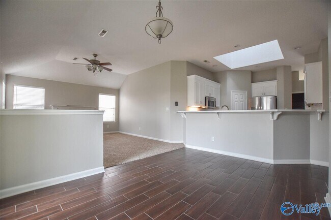 Building Photo - 2542 Bonnie Oaks Dr SW