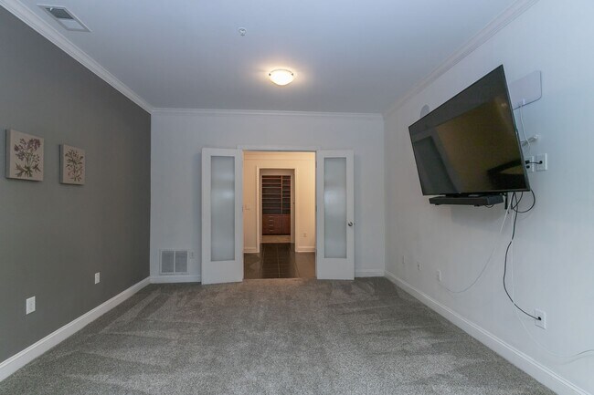 Building Photo - 2929 McGee Trafficway