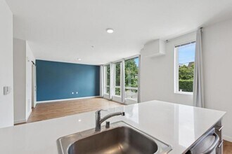 Building Photo - 1 bedroom in Seattle WA 98102