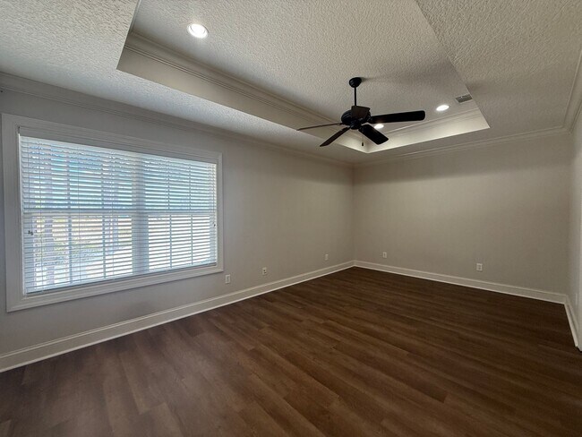 Building Photo - 131 Gallery Way