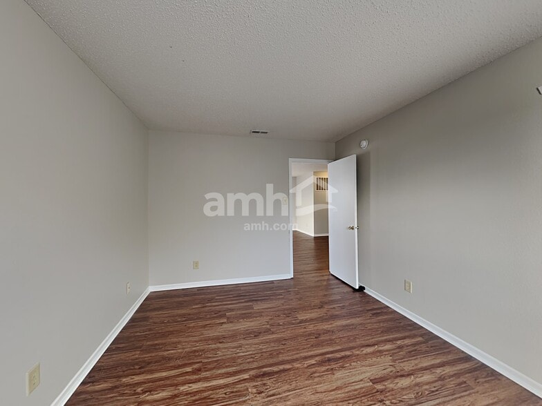 Building Photo - 690 Runnymede Ct