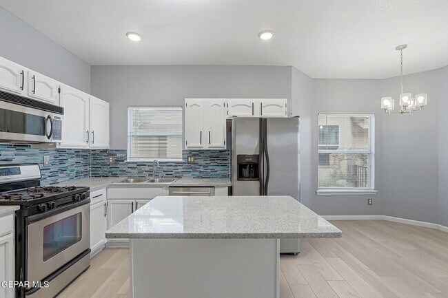 Building Photo - 12325 Tierra Bella Dr