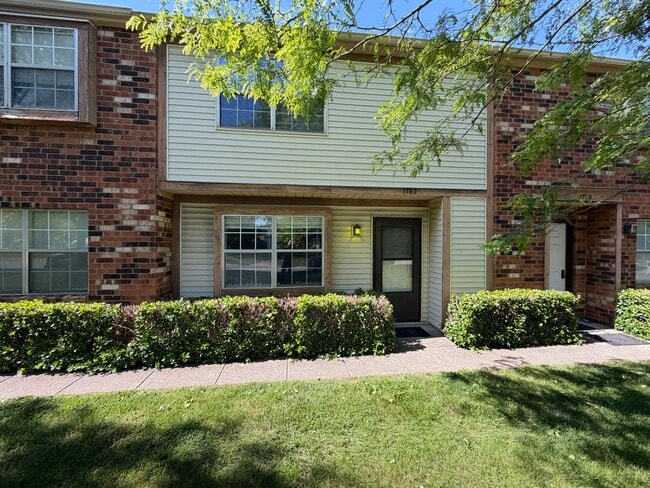 Building Photo - 1762 Queensbridge Dr
