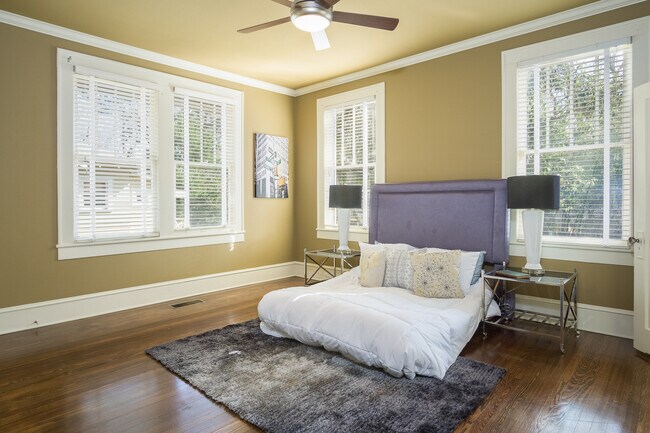 Building Photo - South Highlands